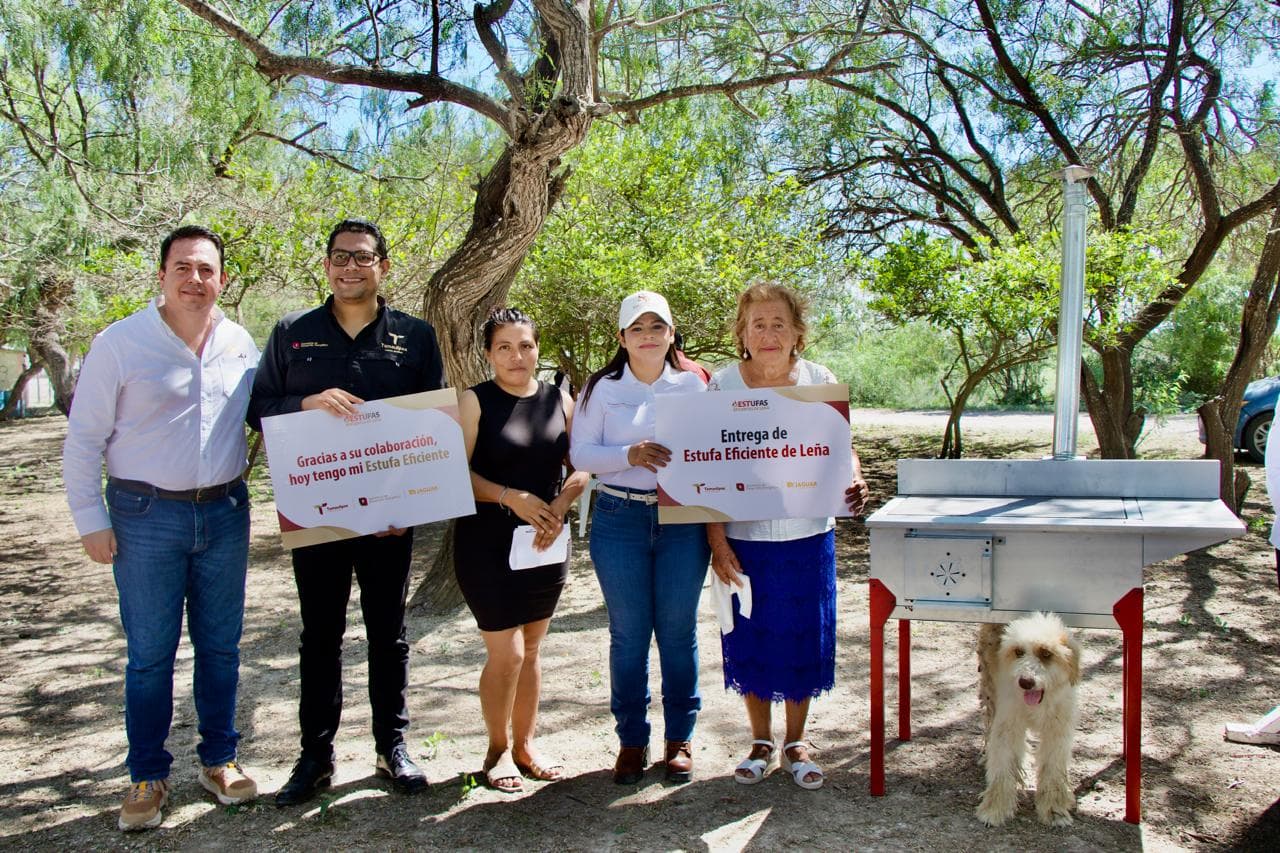Entregan Estufas Comunitarias a Familias de la Media Luna