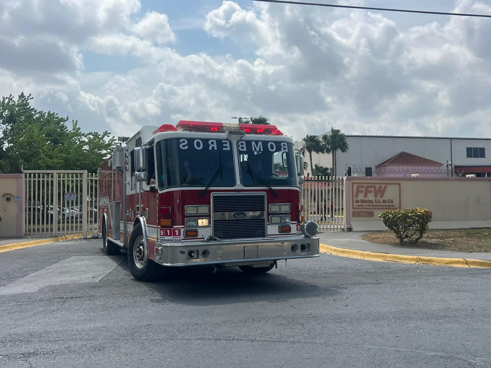 Moviliza reporte de incendio a cuerpos de emergencia