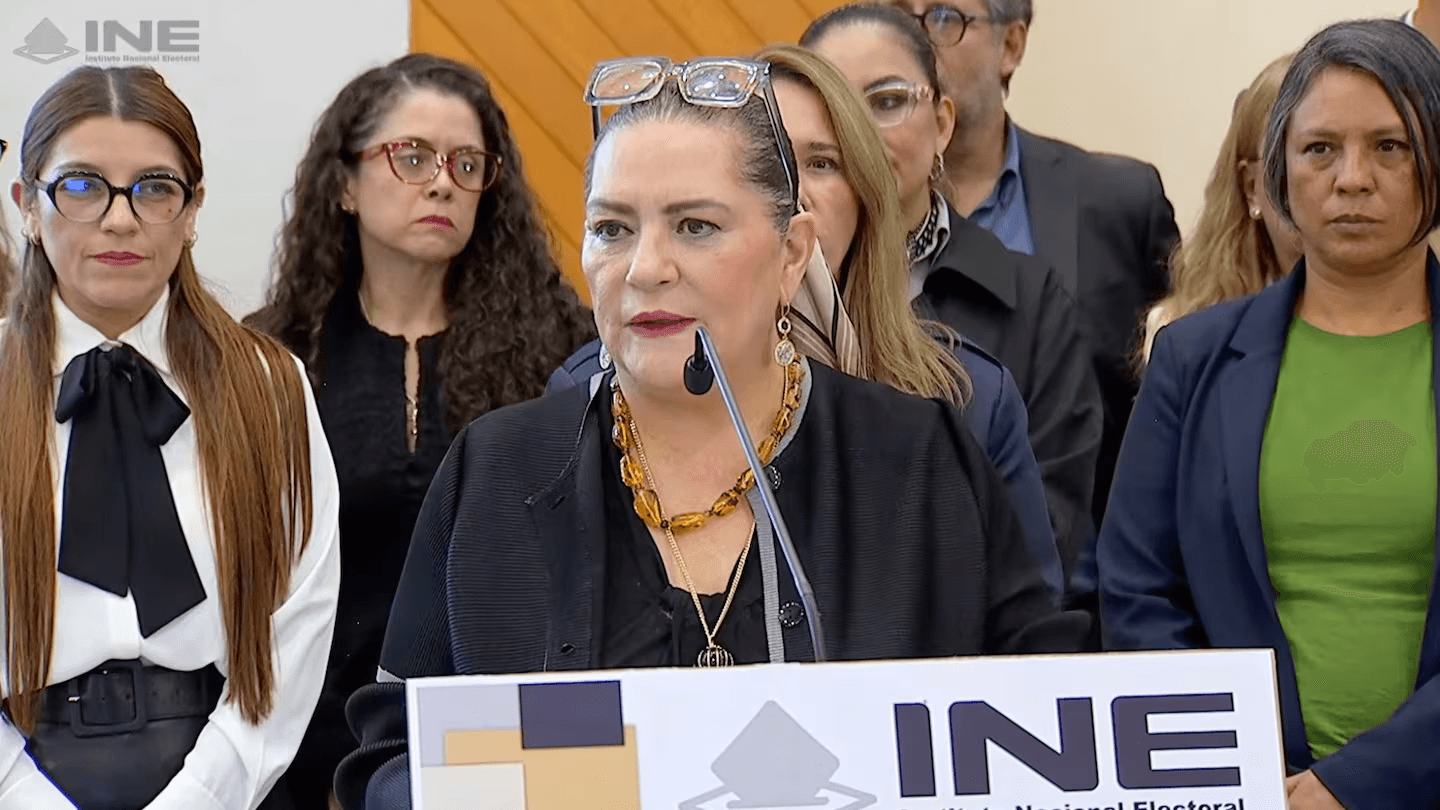 Consejeros del INE van por limpia del clan Taddei