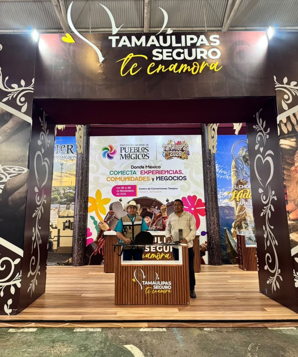 Disfrutan niñas y niños aventuras en el stand de la Secretaría de Turismo