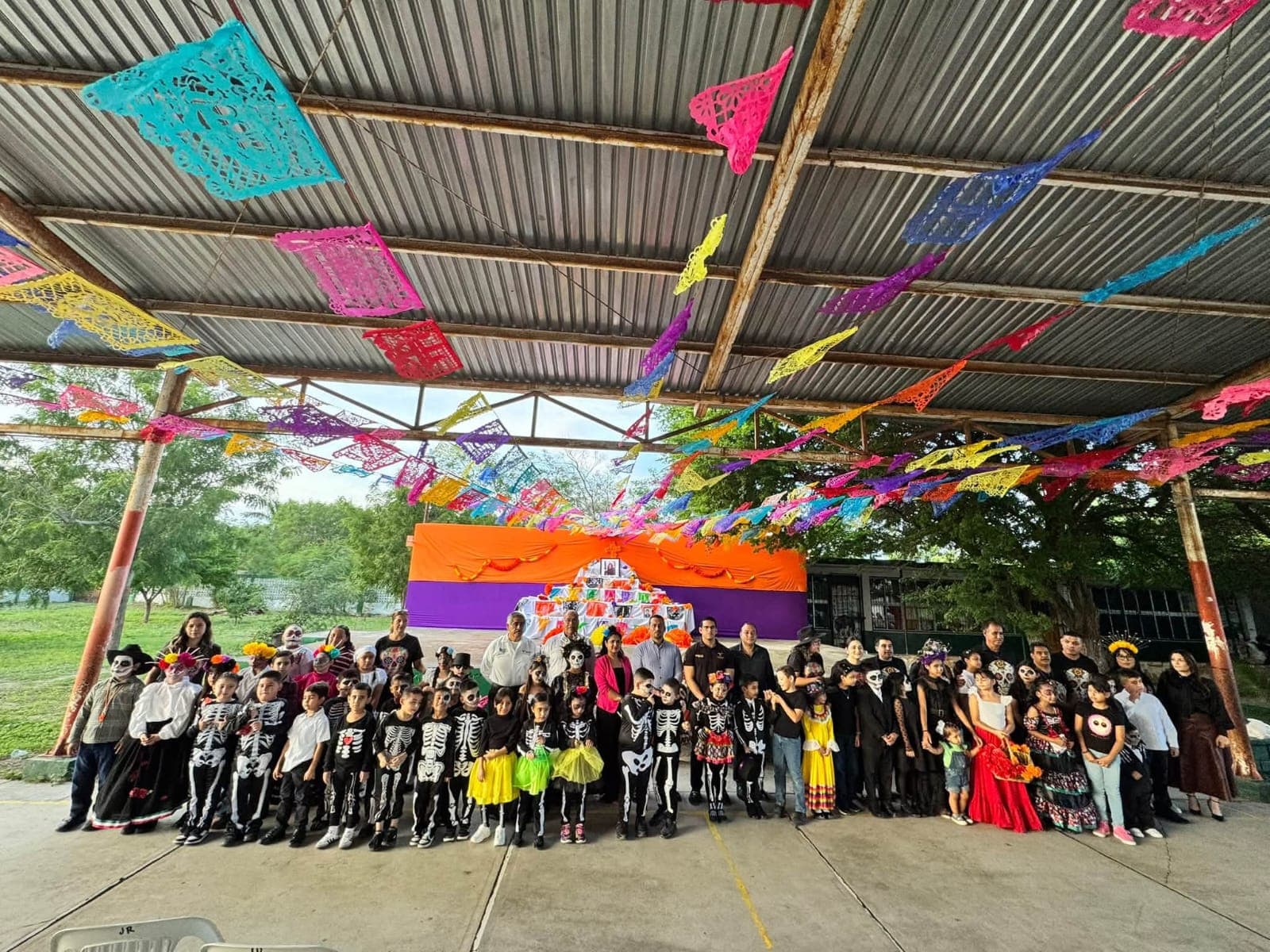 Estudiantes de primaria y universidad participaron en festival cultural
