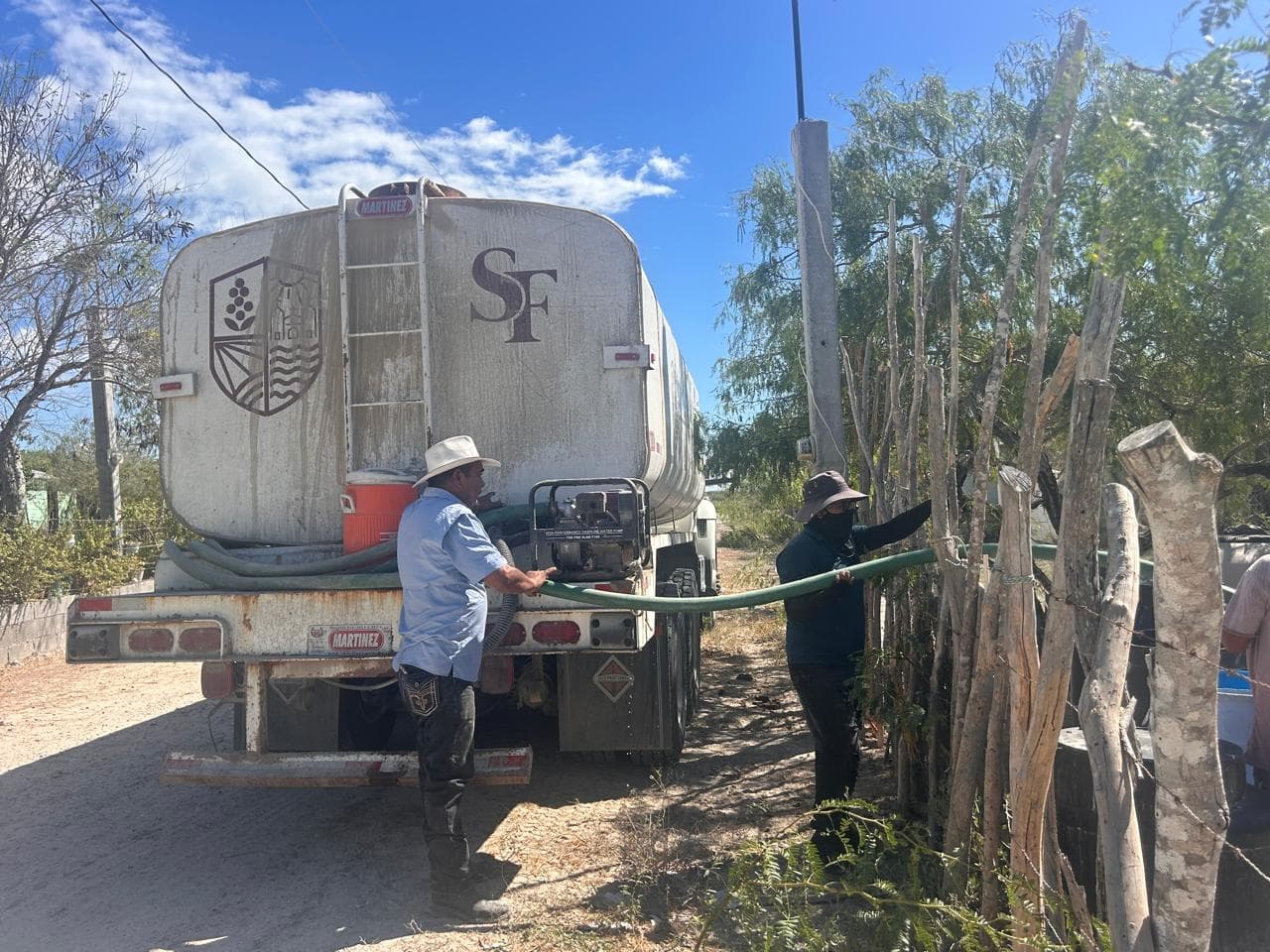 Abastecen de agua potable a sectores en tiempo de carestía