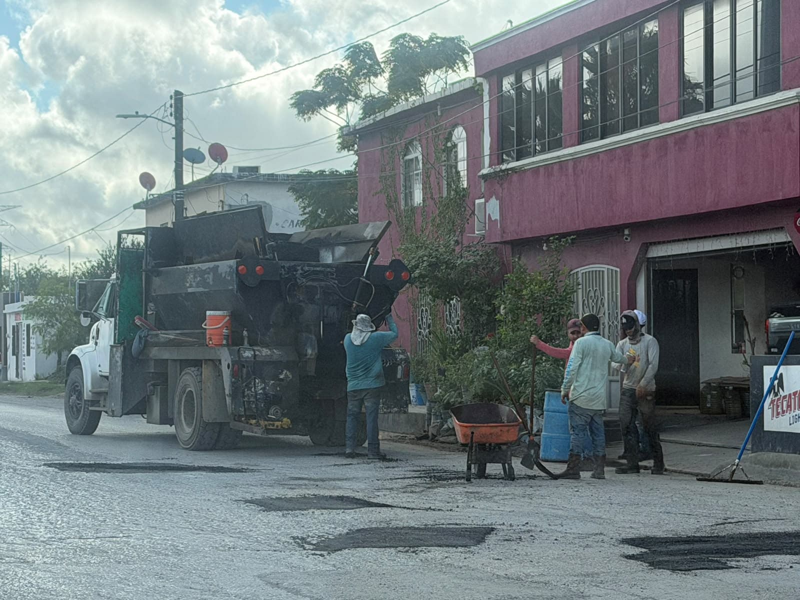 Despliegan 18 cuadrillas de bacheo tras lluvias