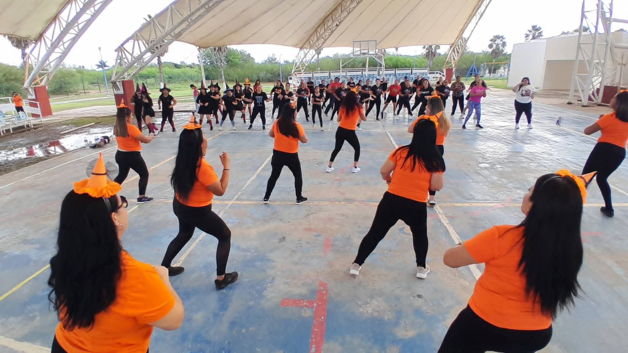 Clubes de nutrición reúnen a mujeres en jornada de baile 