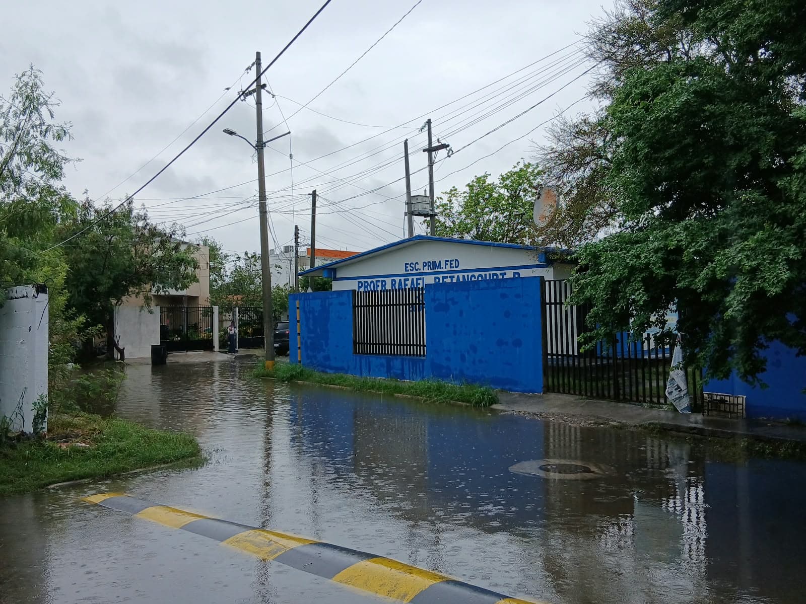 Lluvias dejaron algunas escuelas bajo el agua