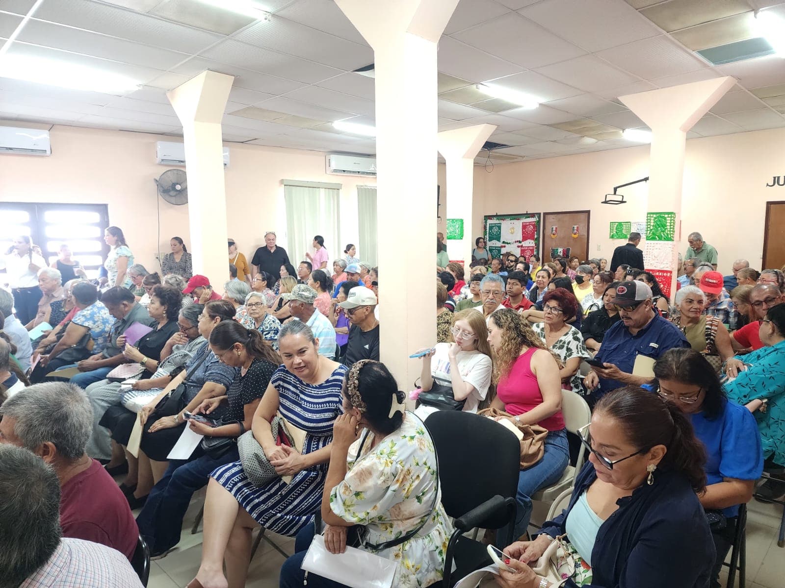 SNTE atienden a 763 maestros jubilados durante jornada 