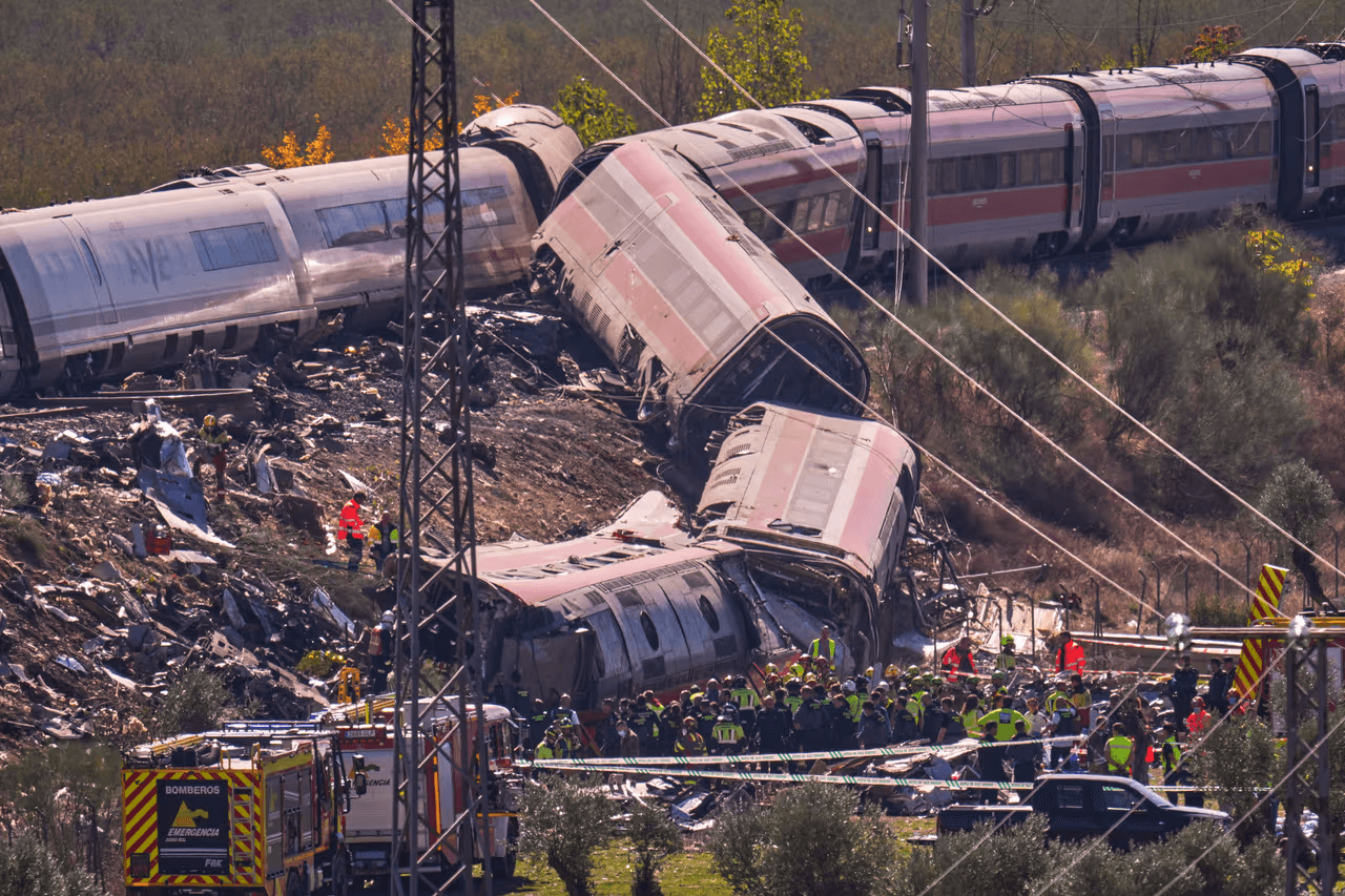 Van 68 fallecidos en choque de dos trenes en España