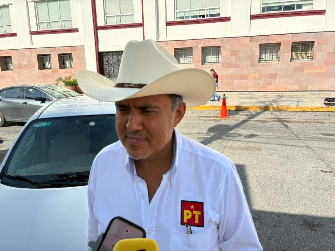 Invade maleza carretera costera de Tamaulipas