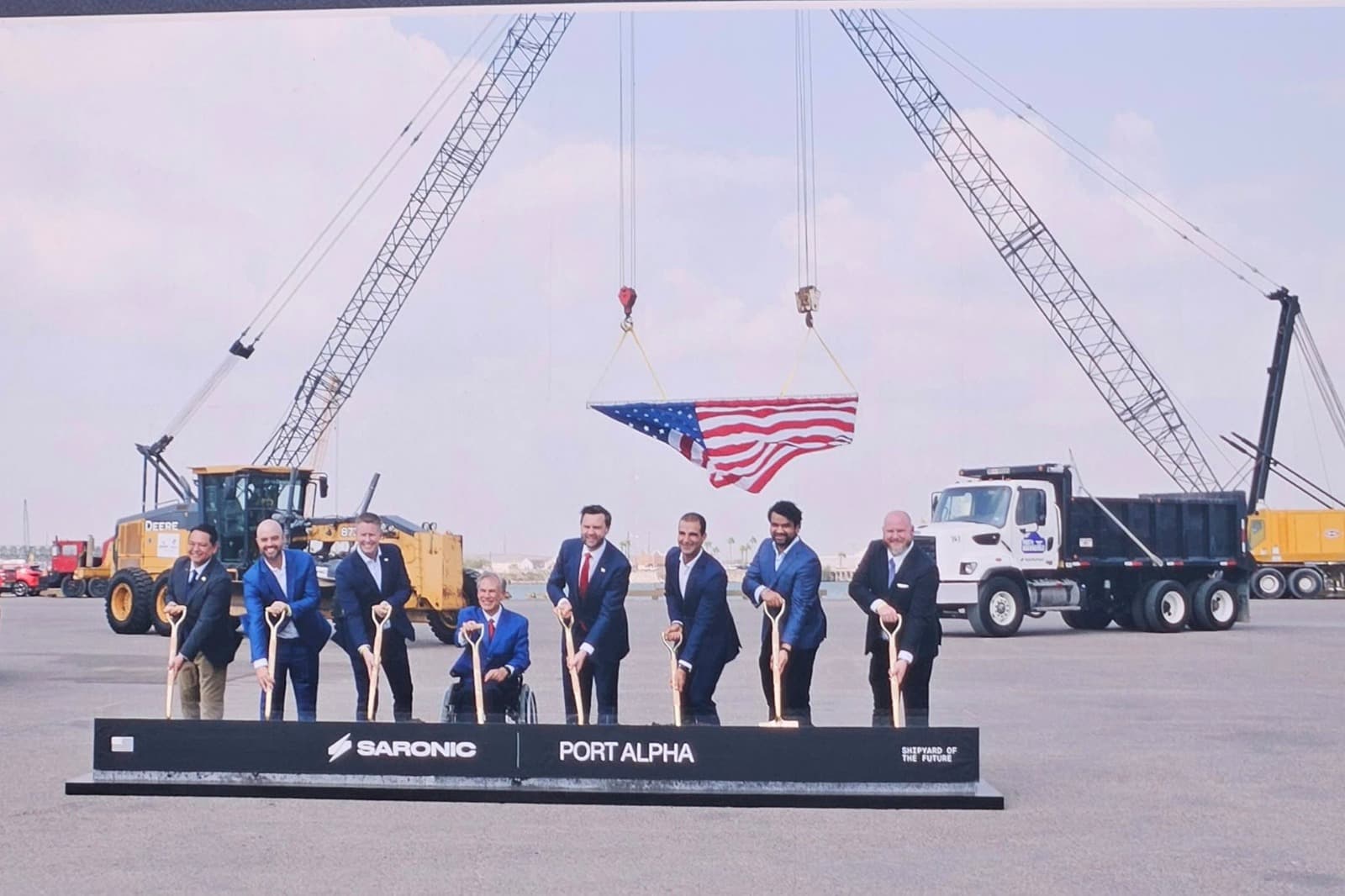 Saronic Technologies pone primera piedra complejo industrial en Brownsville