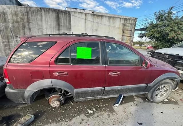 Piden acciones contra vehículos abandonados 
