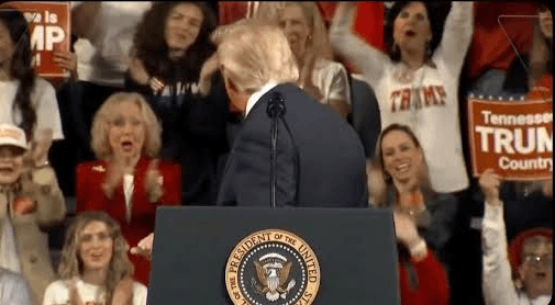 Podría decir las cosas más estúpidas y aún así me aplaudirían: Trump