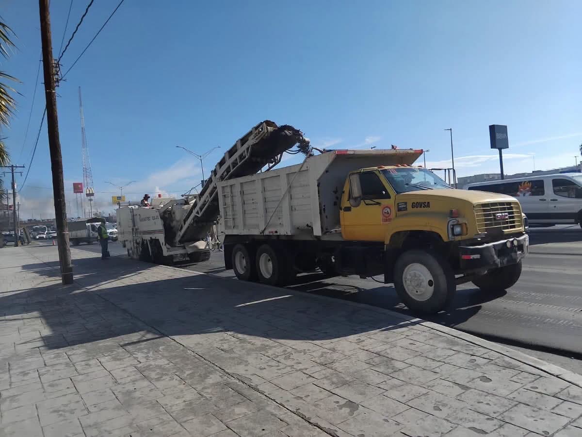 Beto Granados mantiene acciones de rehabilitación vial, atención a infraestructura peatonal y mantenimiento de espacios públicos