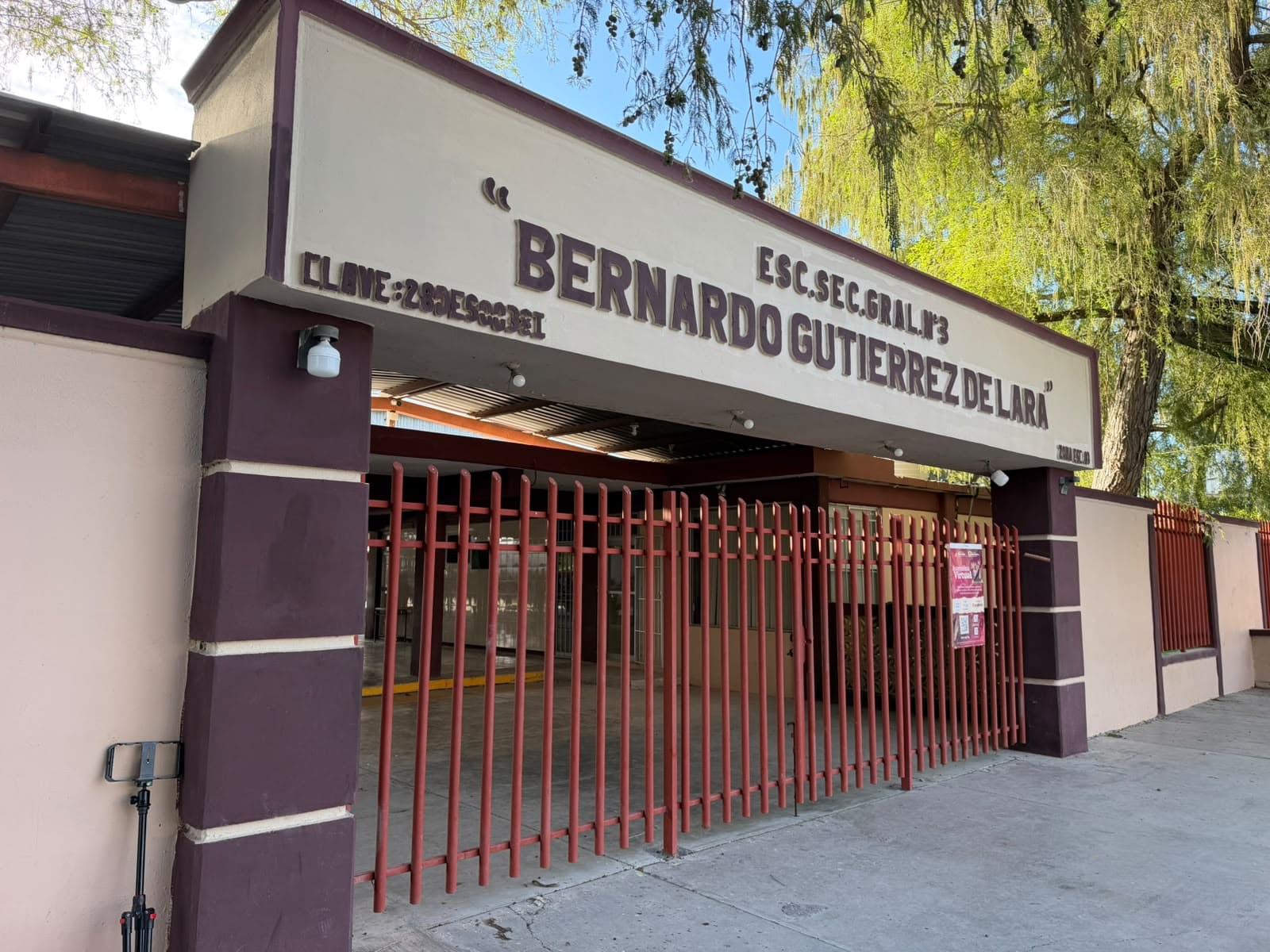 Padres exigen seguridad en la Secundaria General No. 3 tras peleas entre alumnos