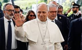 El papa León XIV ya trabaja desde hospital, tras cirugía