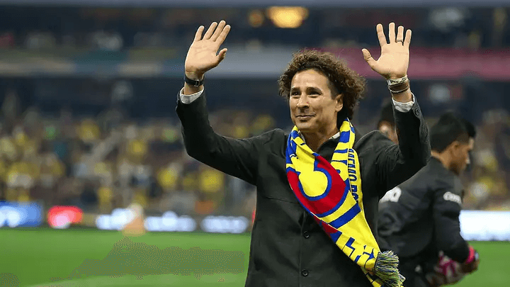 Guillermo Ochoa recibe homenaje del América
