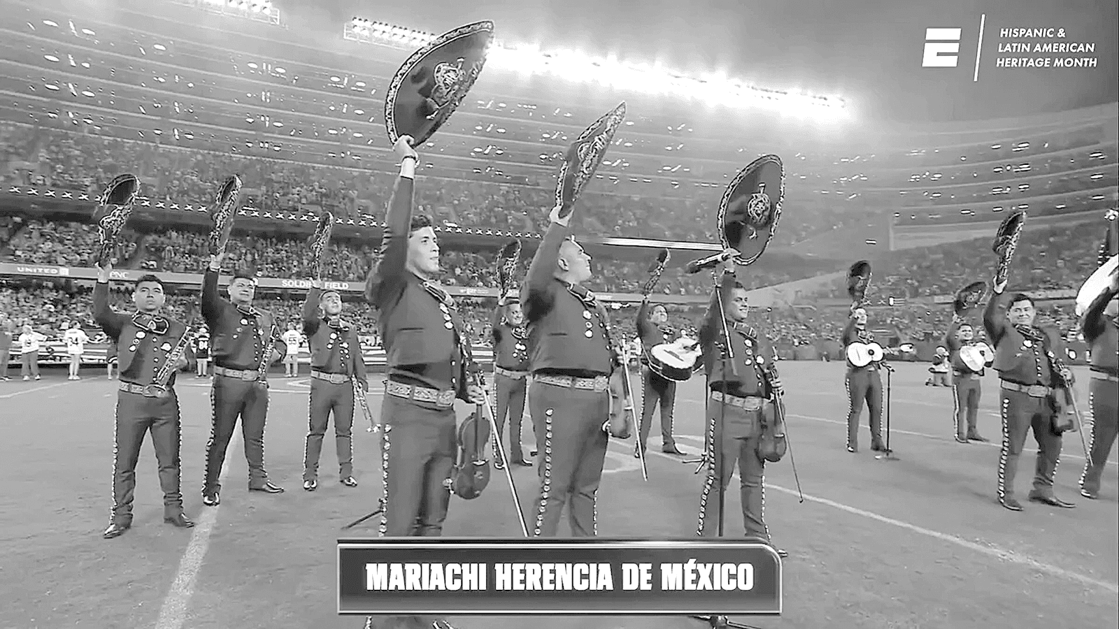 Mariachi Herencia de México entonó Himno Nacional de EU en Chicago