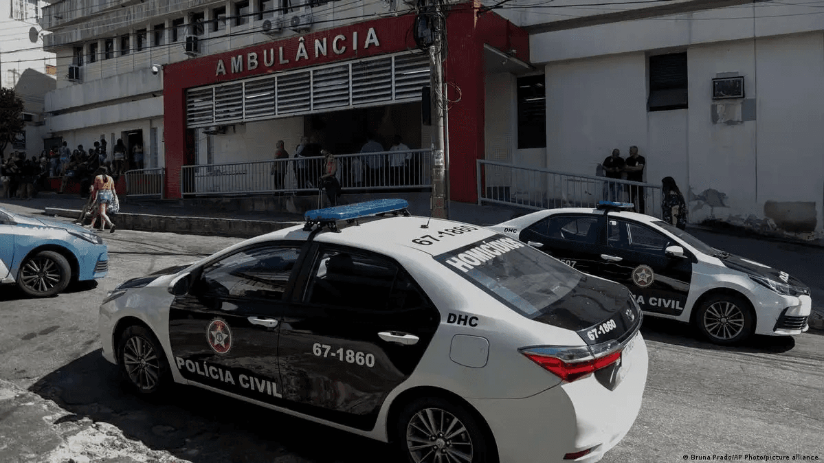 Policía abate a hombre que tomó a 13 niños como rehenes en escuela