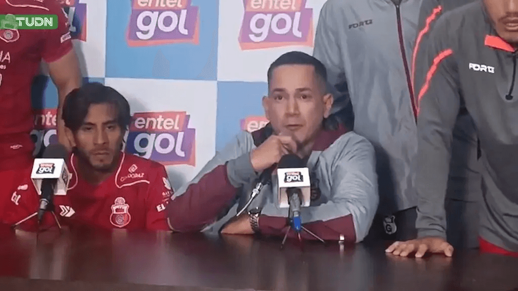 En Bolivia portero denuncia que la mafia quería que recibiera tres goles