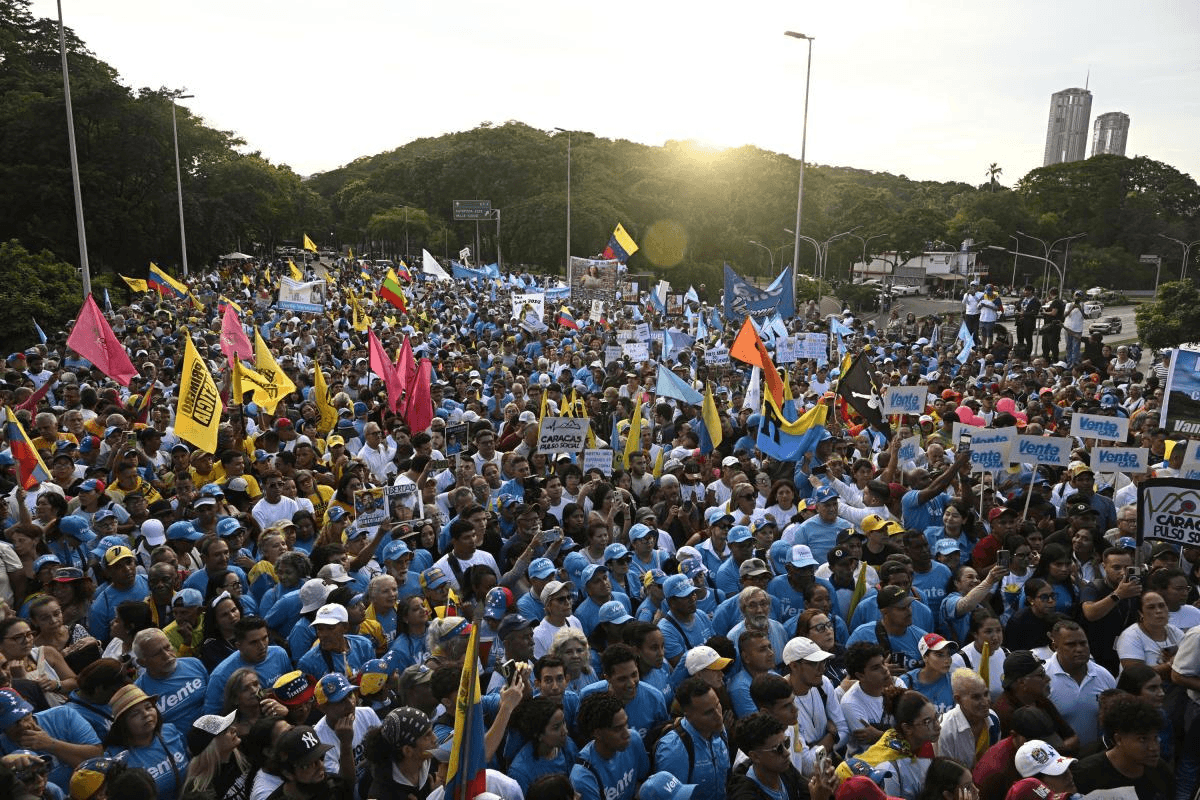 Venezolanos marchan en todo el país para exigir elecciones