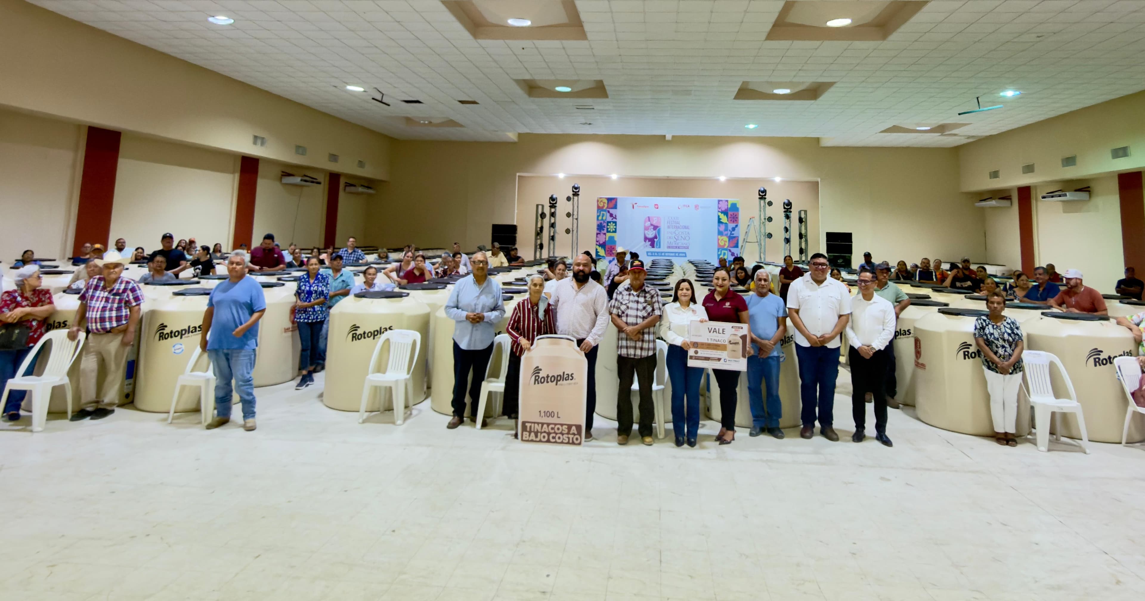 Beneficia Gobierno Municipal a más de 200 familias con segunda entrega de tinacos a bajo costo