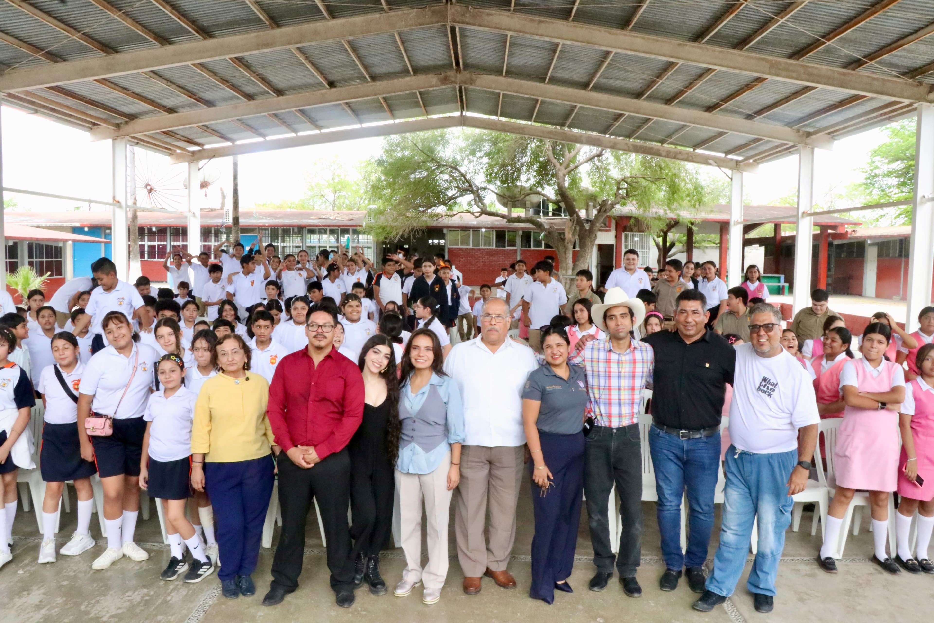 Compañía Gato Negro presentó la obra “Sherly H.” en secundaria