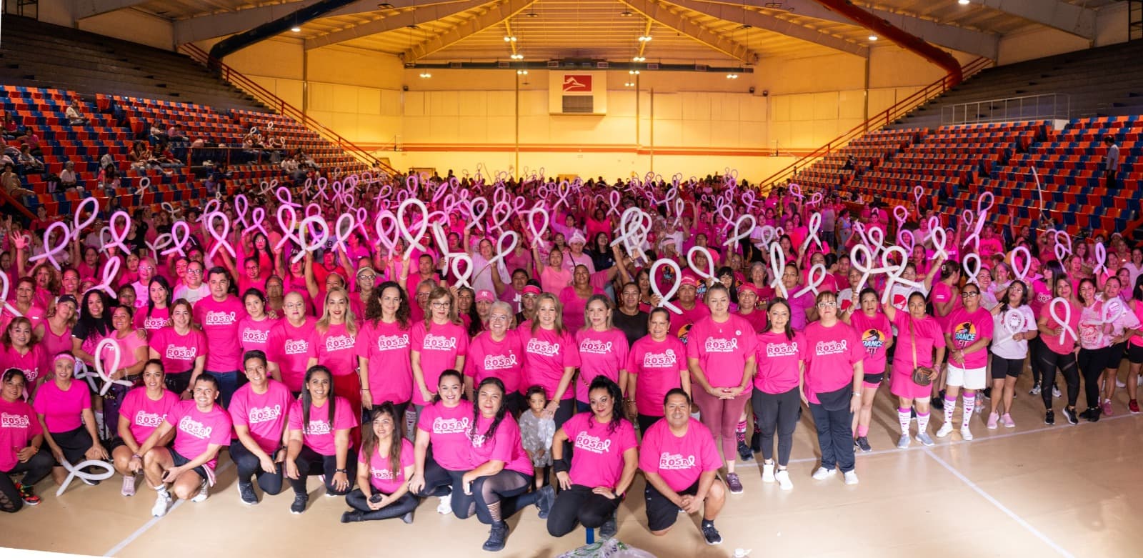 Suma la UAT esfuerzos contra el cáncer de mama mediante el Zumbathón con Causa “Energía Rosa”