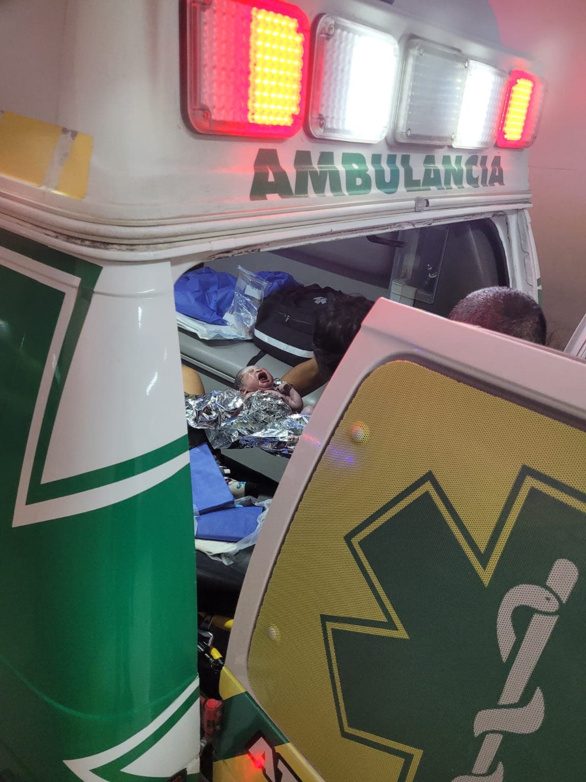 Falla mecánica detuvo a futura madre cuando iba rumbo al hospital