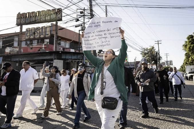 Alistan marcha trabajadores del Seguro Social
