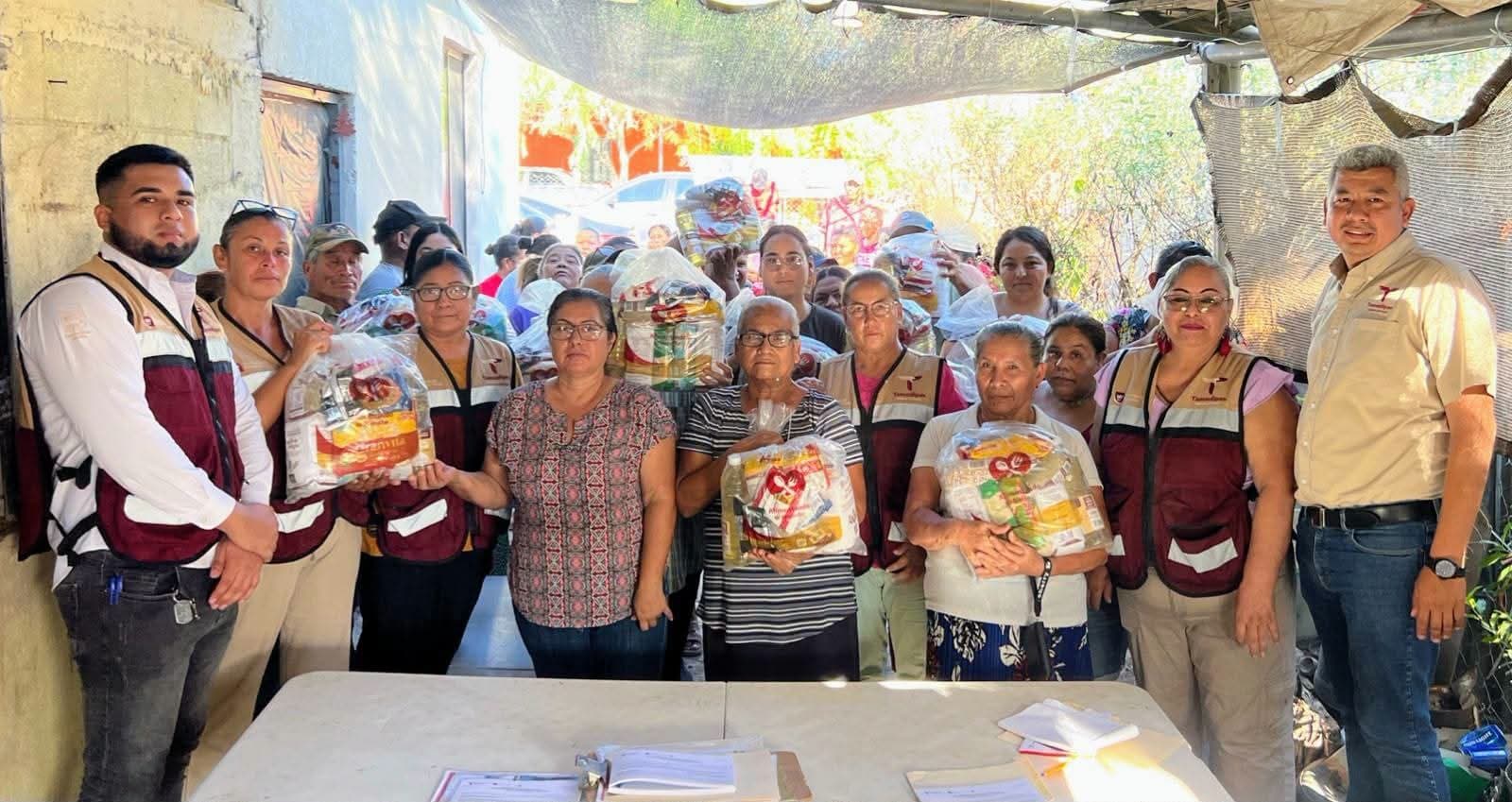 Dan entrega de 3era de paquetes alimenticios