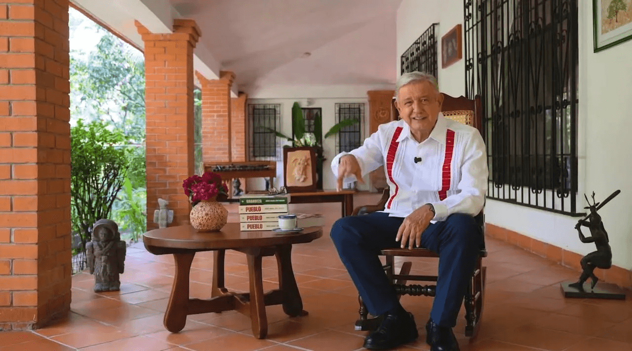 AMLO asegura que en EU hay decadencia