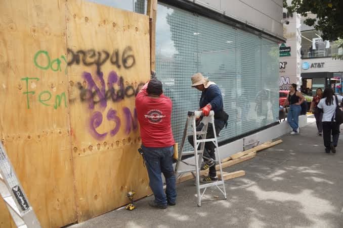 Comercios de Ciudad de México se blindan por marcha del 68