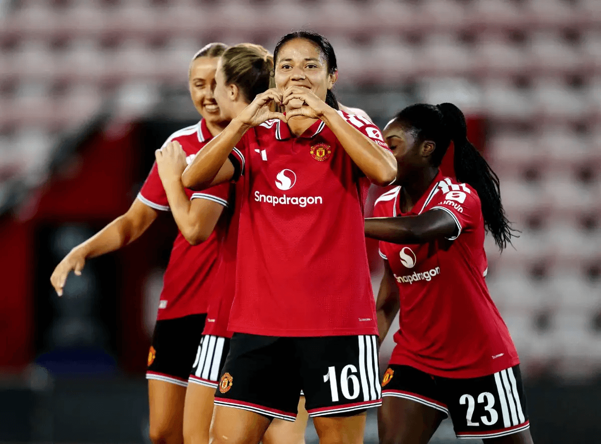 Rebeca Bernal anota en el triunfo del Manchester United en el torneo de copa