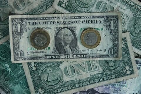 Se esfuma el superpeso; dólar alcanza los $18.18
