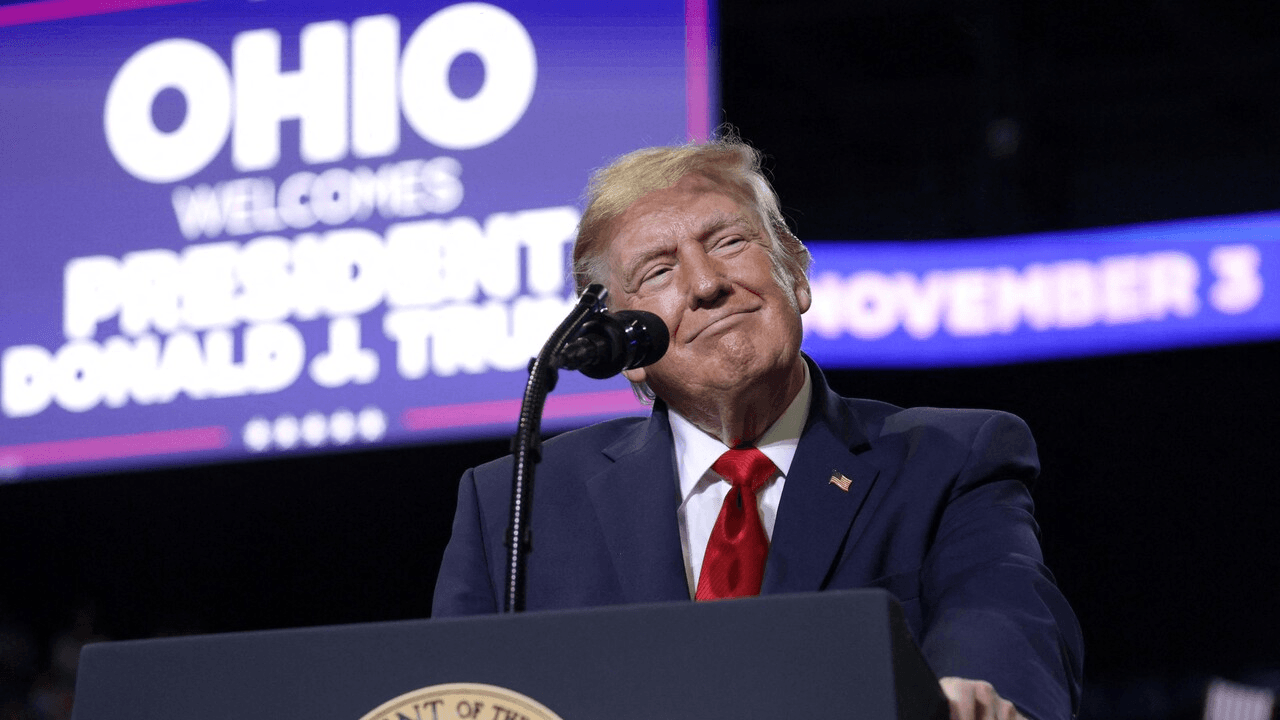 Trump vuelve a insinuar un tercer mandato: "Me encantaría"